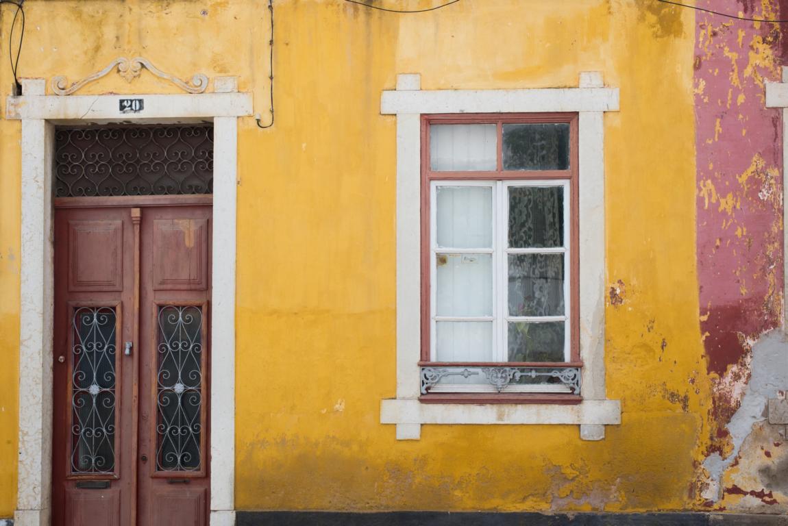 yellow streetphotography Faro Portugal Algarve Blog | unephotodeceline